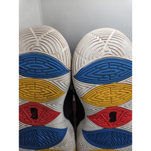 Nike Kyrie 5 "Friends" Basketball Shoes Size 11 Clean No Box - Picture 15 of 15